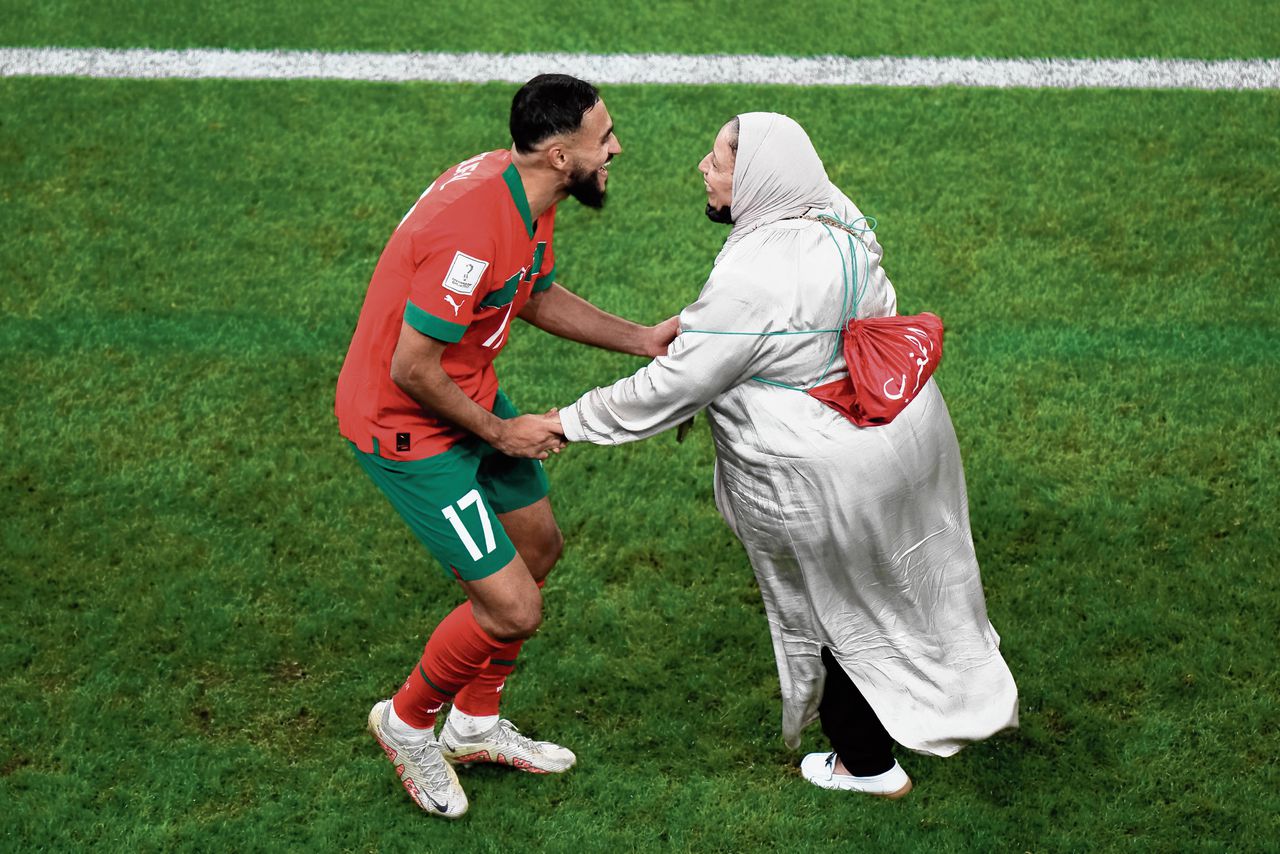 Het Marokkaanse elftal heeft een sterk familiegevoel, maar haalt het succes ook uit ‘anti-voetbal’ 