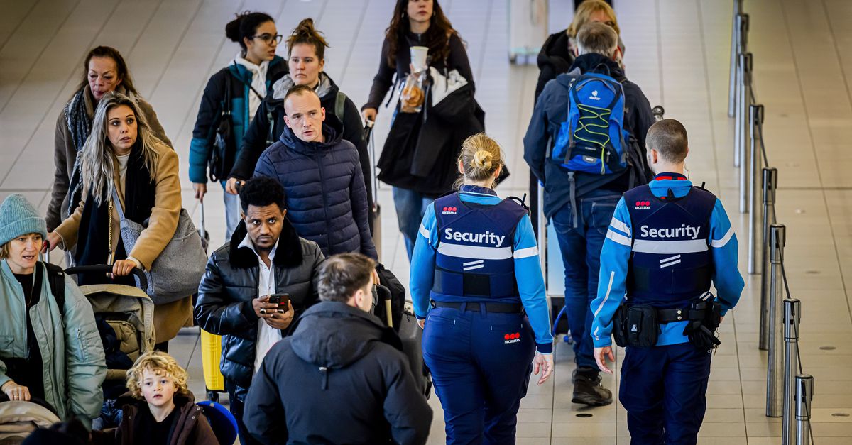 Beveiligers op Schiphol staken dinsdag en woensdag uit protest tegen hoge werkdruk