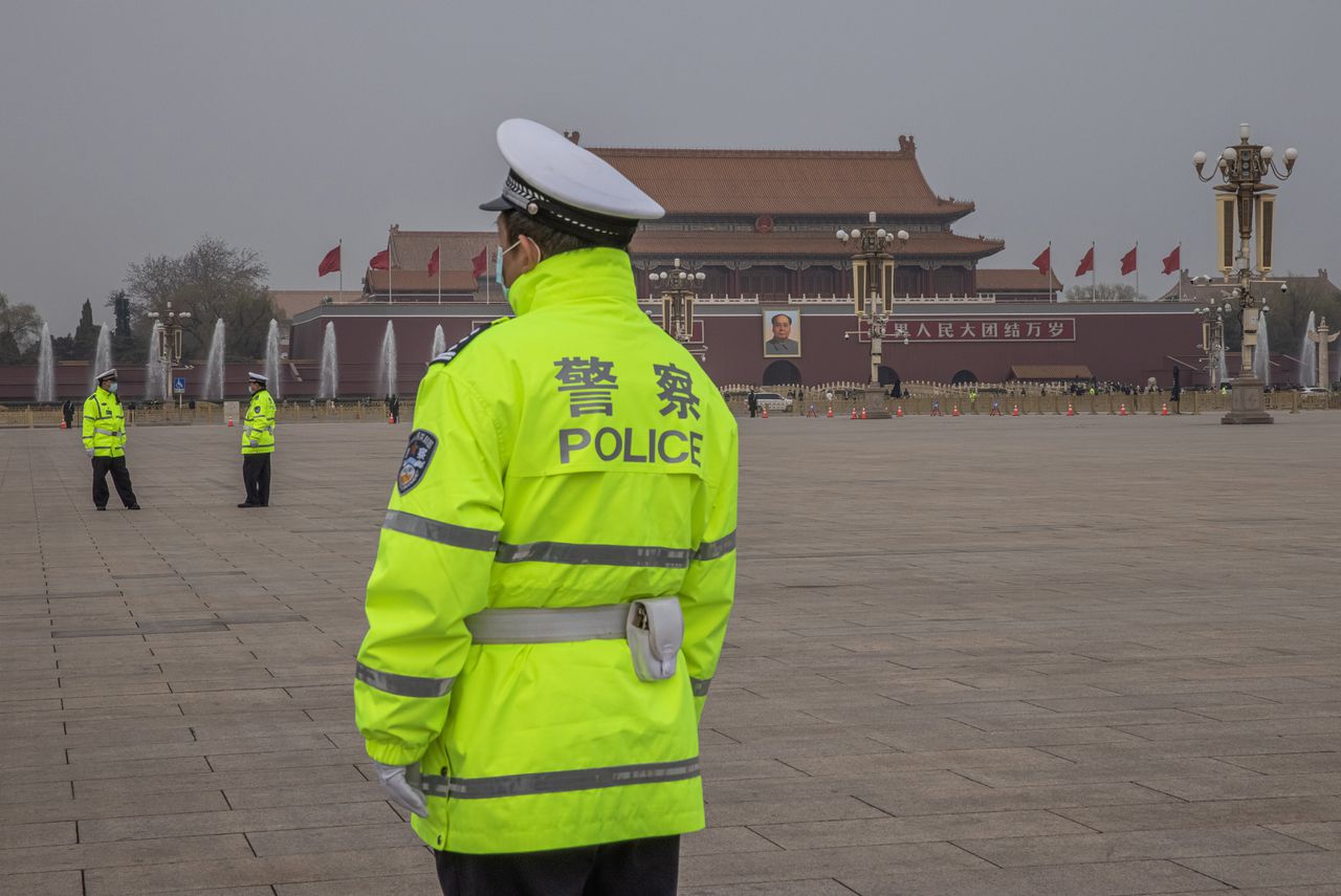 Chinese politiebureaus in Nederland moeten van minister Hoekstra ‘onmiddellijk’ dicht 