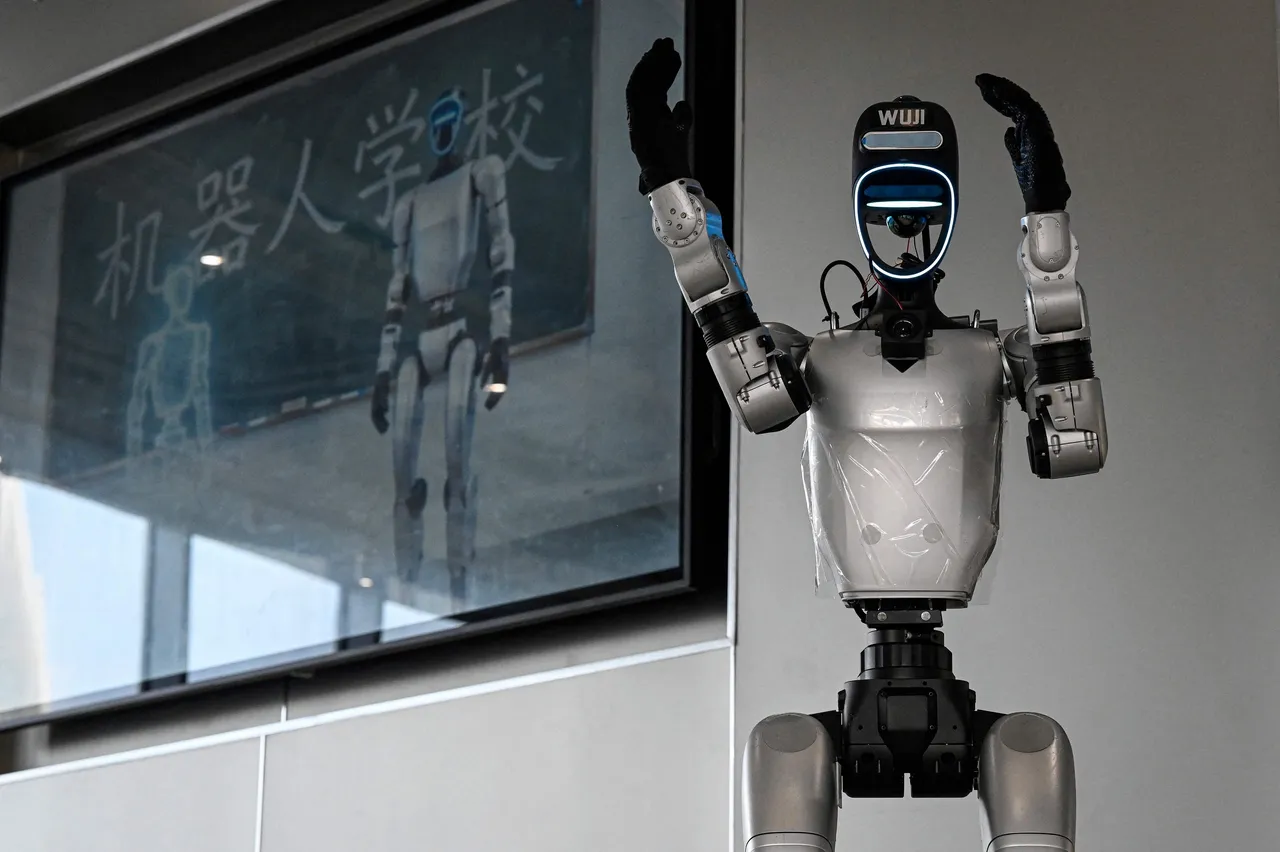 Mensachtige robots naar de beurs in China - NRC