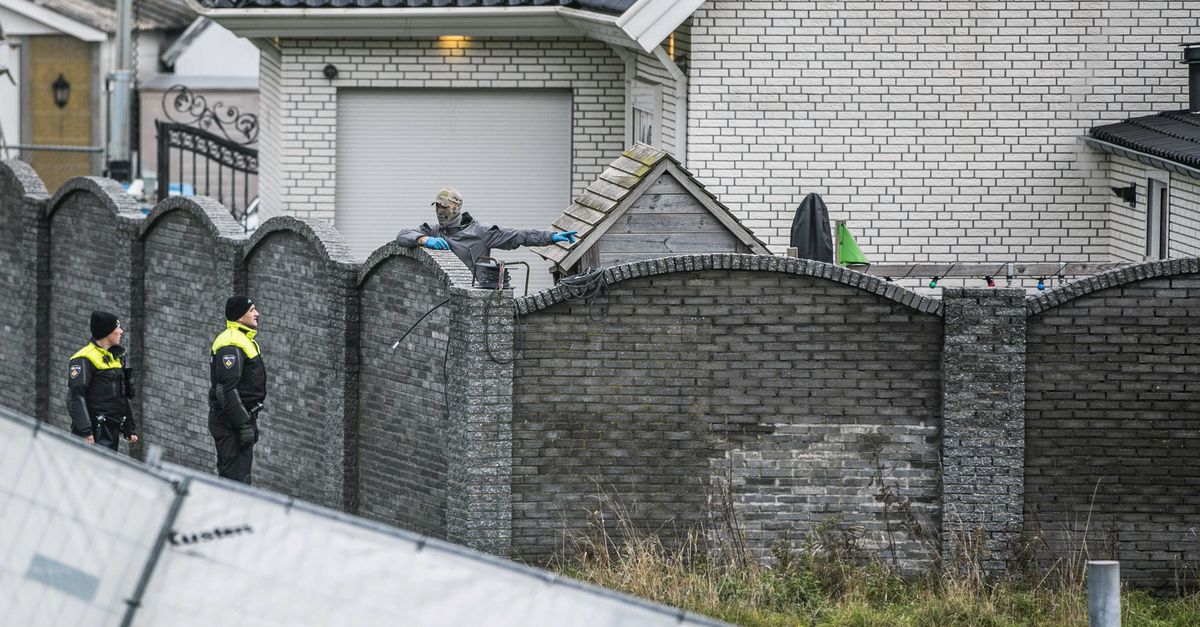 Bij politie-inval woonwagenkamp in het Brabantse Lith zijn donderdag 8 handgranaten gevonden.