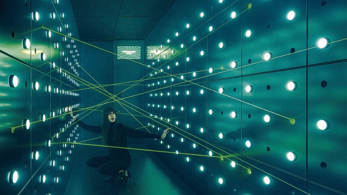 De hindernisbaan van laserstralen in het spionagemuseum.