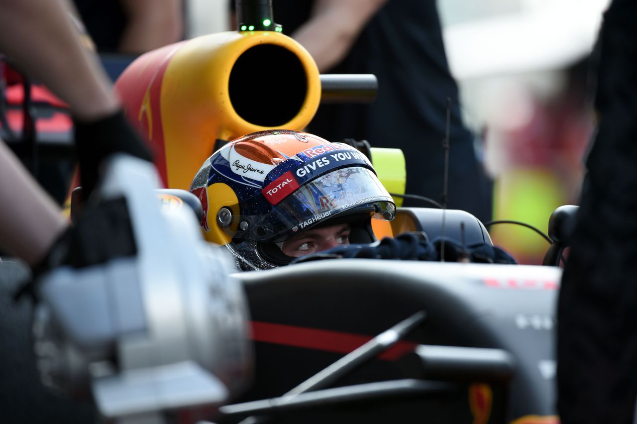 Verstappen start laatste grand prix als zesde, Hamilton pole 