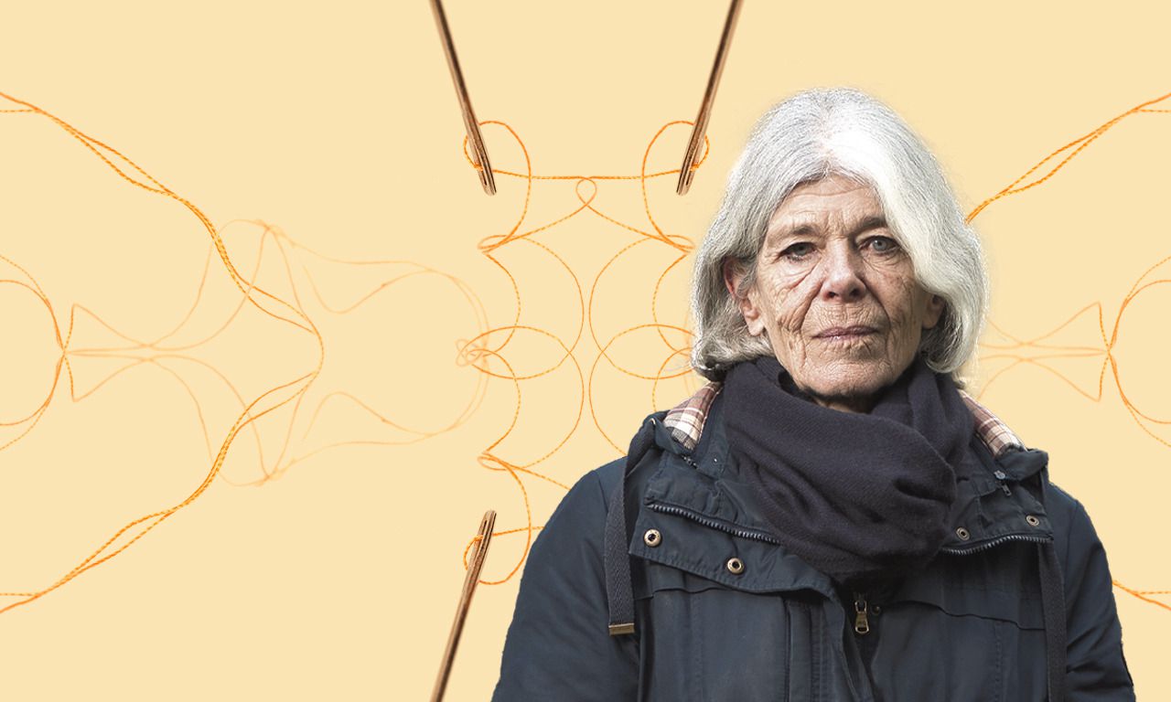 Anna Enquist: ‘Ze vinden het helemaal niet gek dat ik borduur’ - NRC