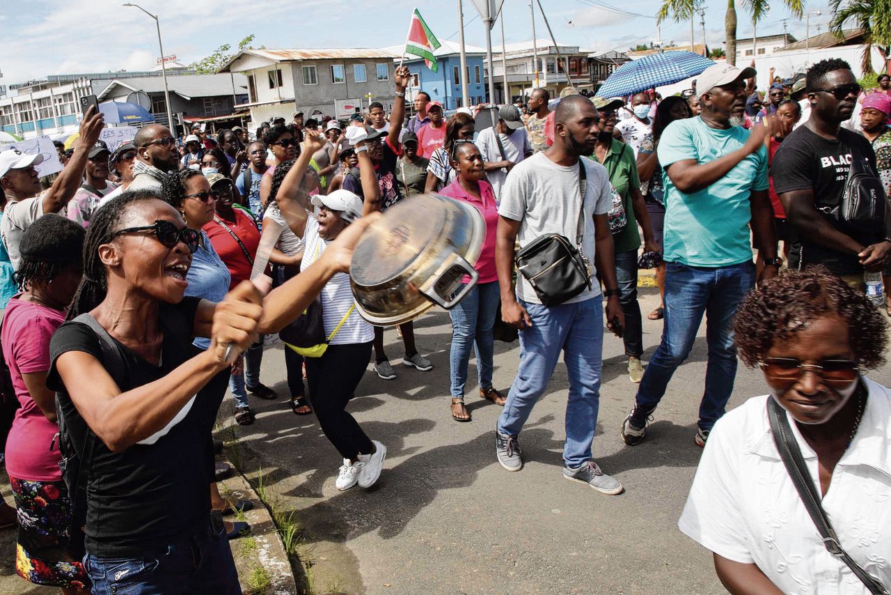 Suriname is nepotisme en crisis moe 