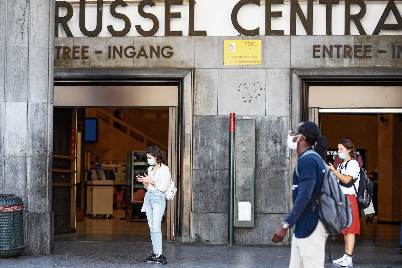 Het Centraal Station van Brussel. Het aantal besmettingen in België is de honderdduizend gepasseerd. „Als er een tweede golf komt, zijn we in elk geval beter voorbereid dan bij de eerste”, zegt Ariane Bazan.