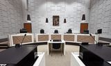 Hier zitten de rechters in de digitale rechtszaal van het paleis van justitie in Den Haag.