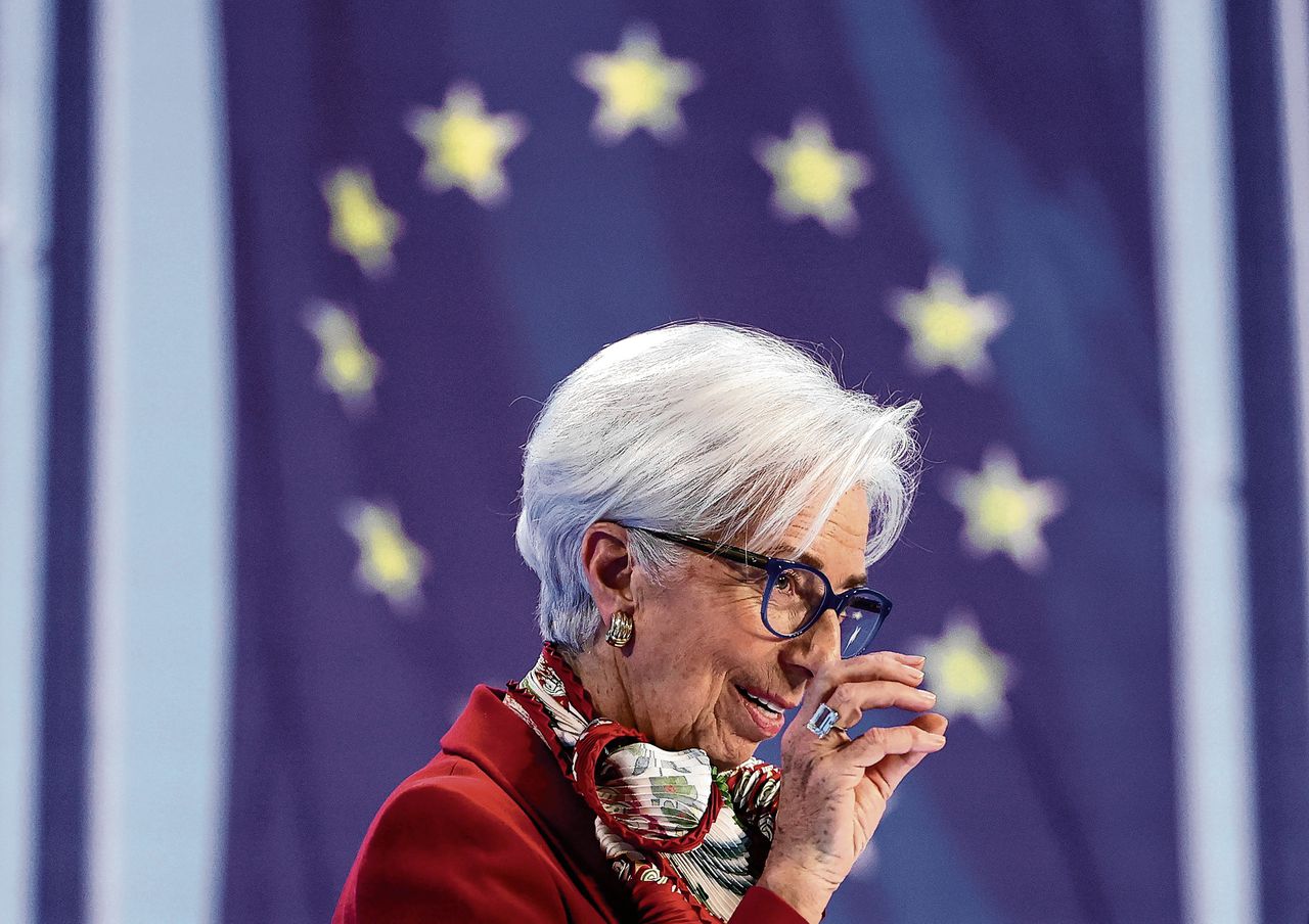 ECB-president Christine Lagarde donderdag in Frankfurt: „De inflatie blijft naar verwachting te lang te hoog.”