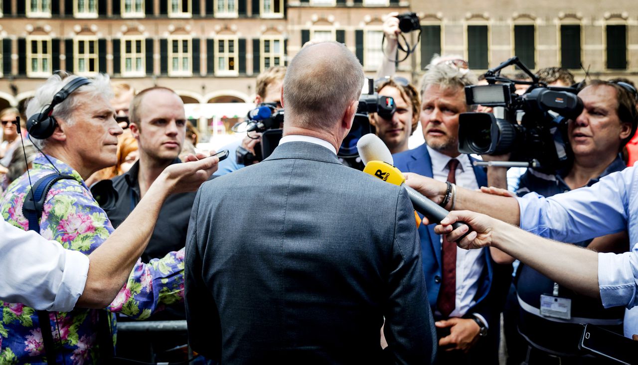 Gert-Jan Segers (ChristenUnie) staat de pers te woord op het Binnenhof na afloop van een gesprek met informateur Herman Tjeenk Willink.