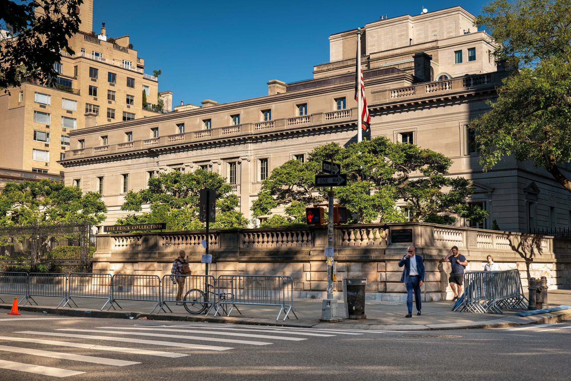 Epstein turned against the plans to expand The Frick Collection in New York, where he lived practically opposite.