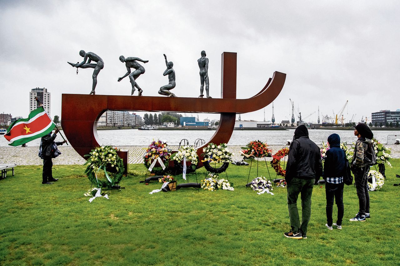 Herdenking van de afschaffing van de slavernij, bij het slavernijmonument in Rotterdam, vorig jaar.