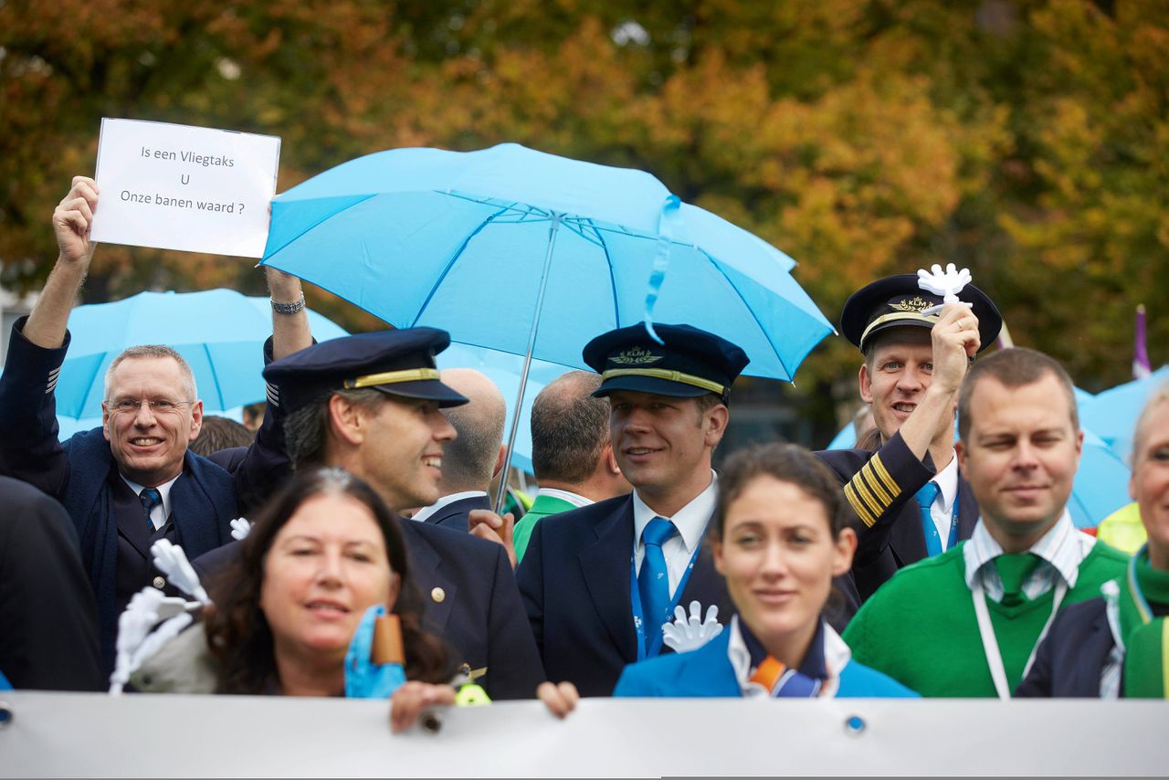 Medewerkers van KLM tijdens een demonstratie in 2013.