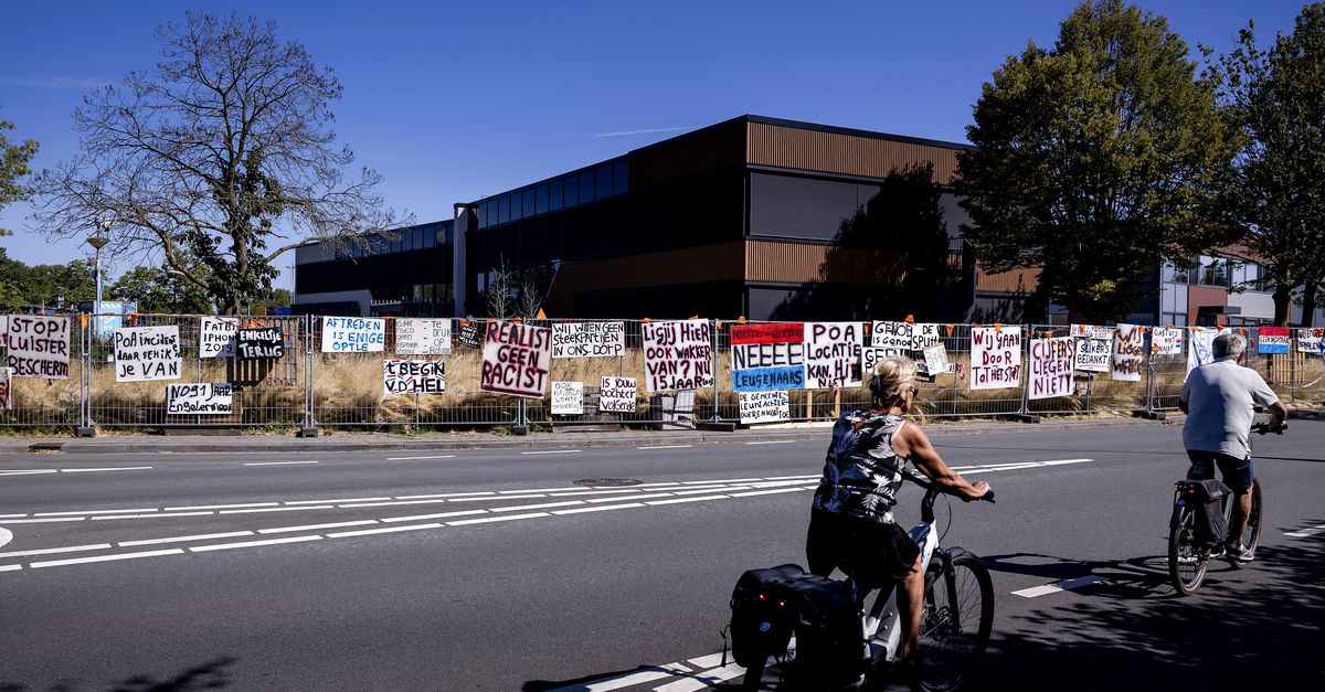 Twee aparte appgroepen, bekladding, een ‘klauwhamerincident’: de plannen voor een azc splijten Engel