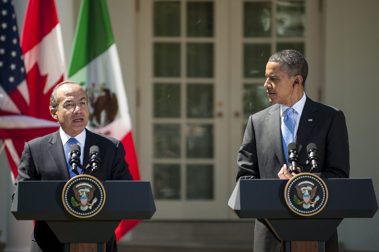 De e-mail van de Mexicaanse oud-president Felipe Calderon (l) zou in 2010 zijn gehackt door de Amerikaanse inlichtingendienst NSA.