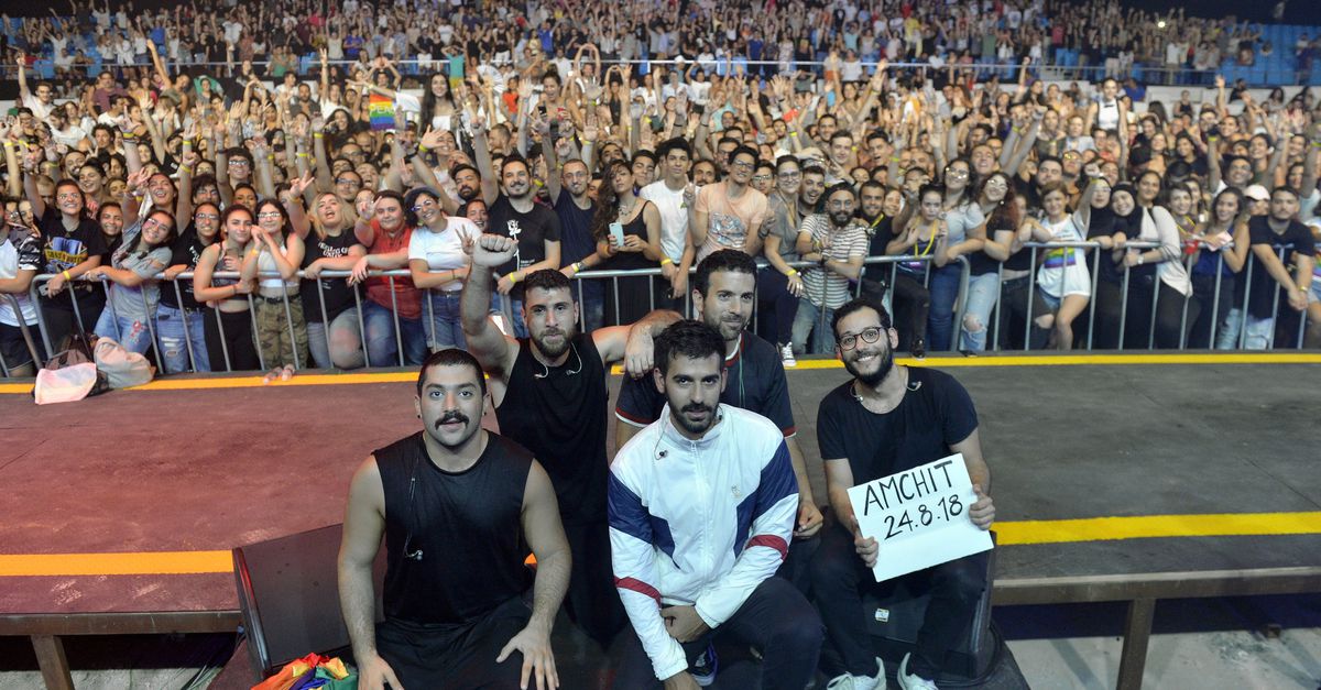 Moegebeukt na dreigementen houdt omstreden maar geliefde Arabische rockband ermee op - NRC