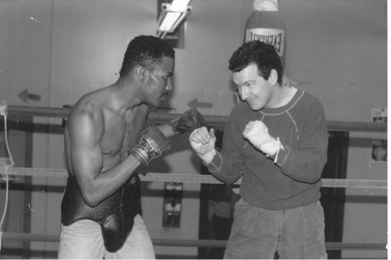 Loïc Wacquant in 1991 met Curtis Strong, kampioen van de staat Illinois. Foto Jimmy Kitchen.