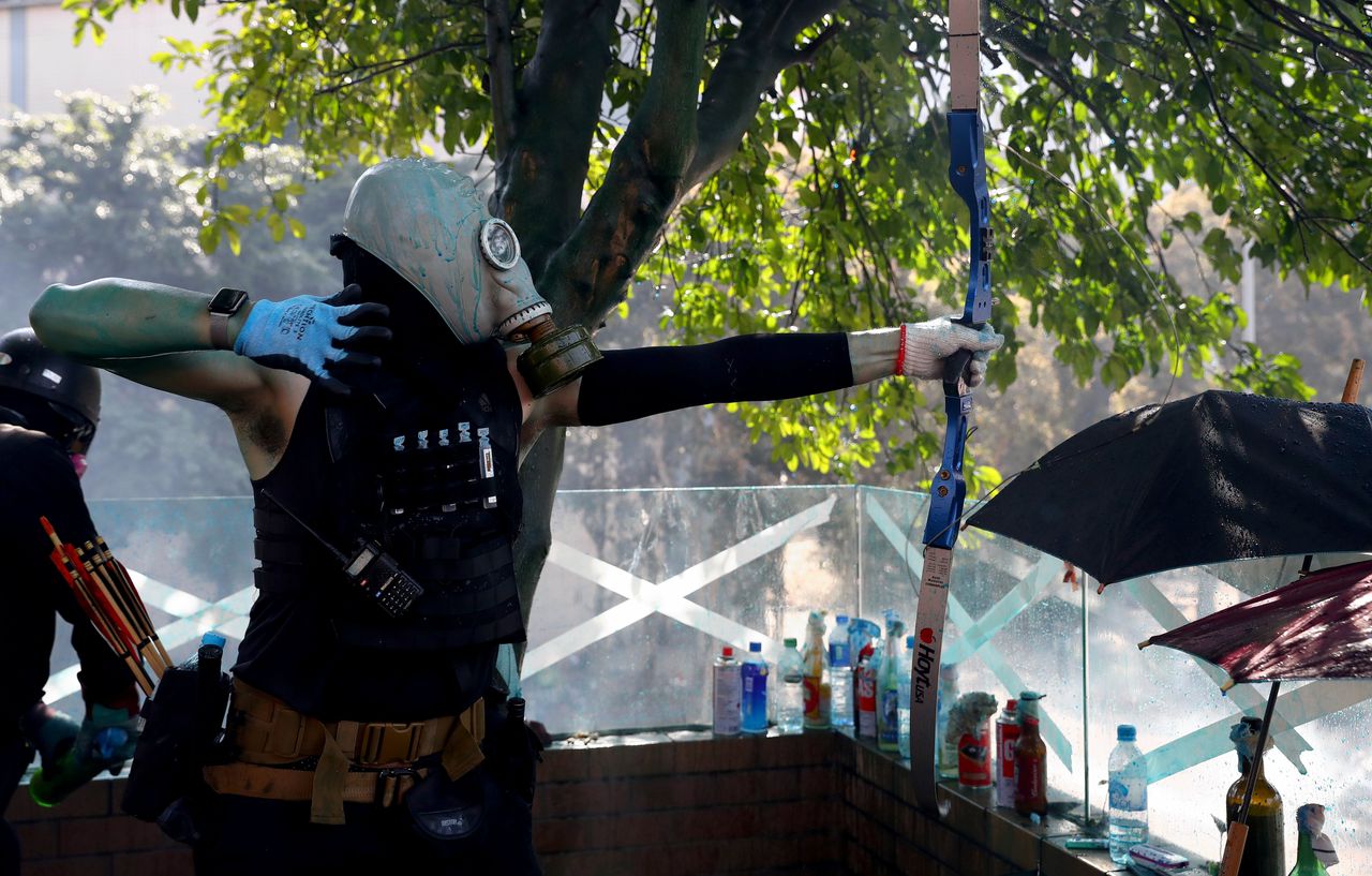 Politie Hongkong dreigt met scherp te schieten op demonstranten 