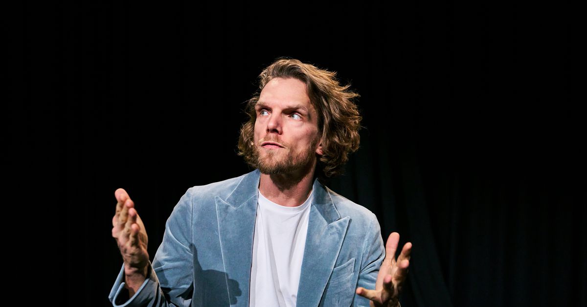 Ruud Smulders, Lisa Ostermann, and Yentl en de Boer Win Poelifinario Awards at Den Haag Cabaret Gala