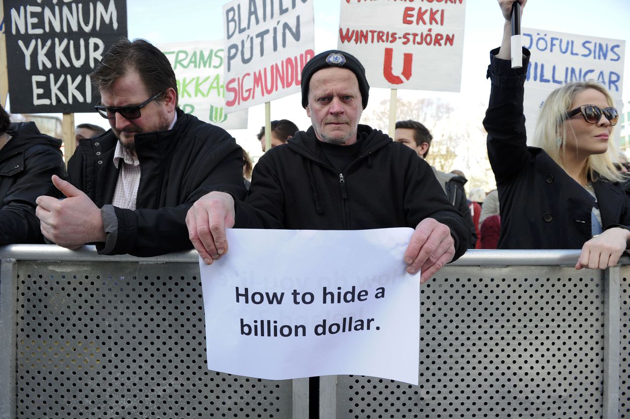 Protesten op IJsland tegen de premier, wiens naam opdook in de Panama Papers.