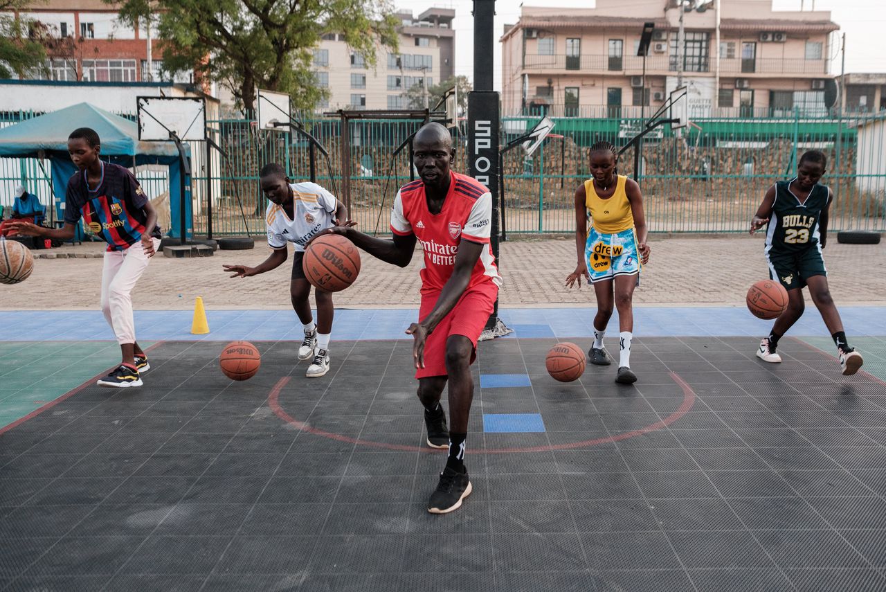 Zuid-Soedan is trots op olympisch debuut van basketbalploeg: ‘We zijn nooit echt deel geweest van iets waar heel de wereld naar kijkt’ 