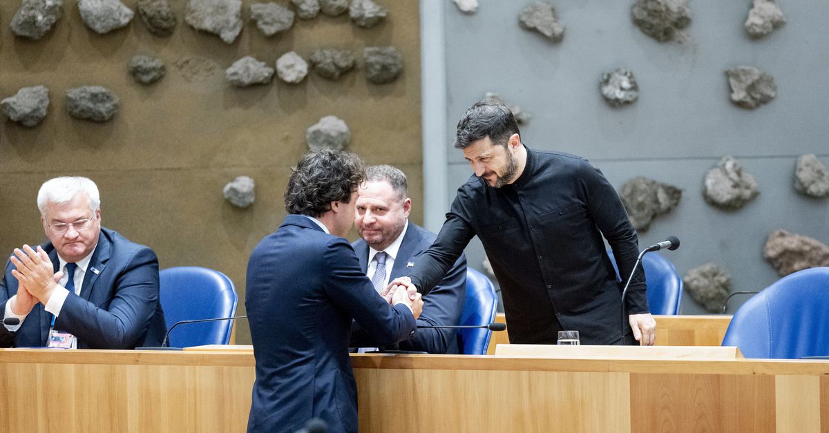 ‘Rusland is sterker dan ieder van ons afzonderlijk, maar zwakker dan wij allen samen’, zegt Zelensky tegen het Nederlands parlement