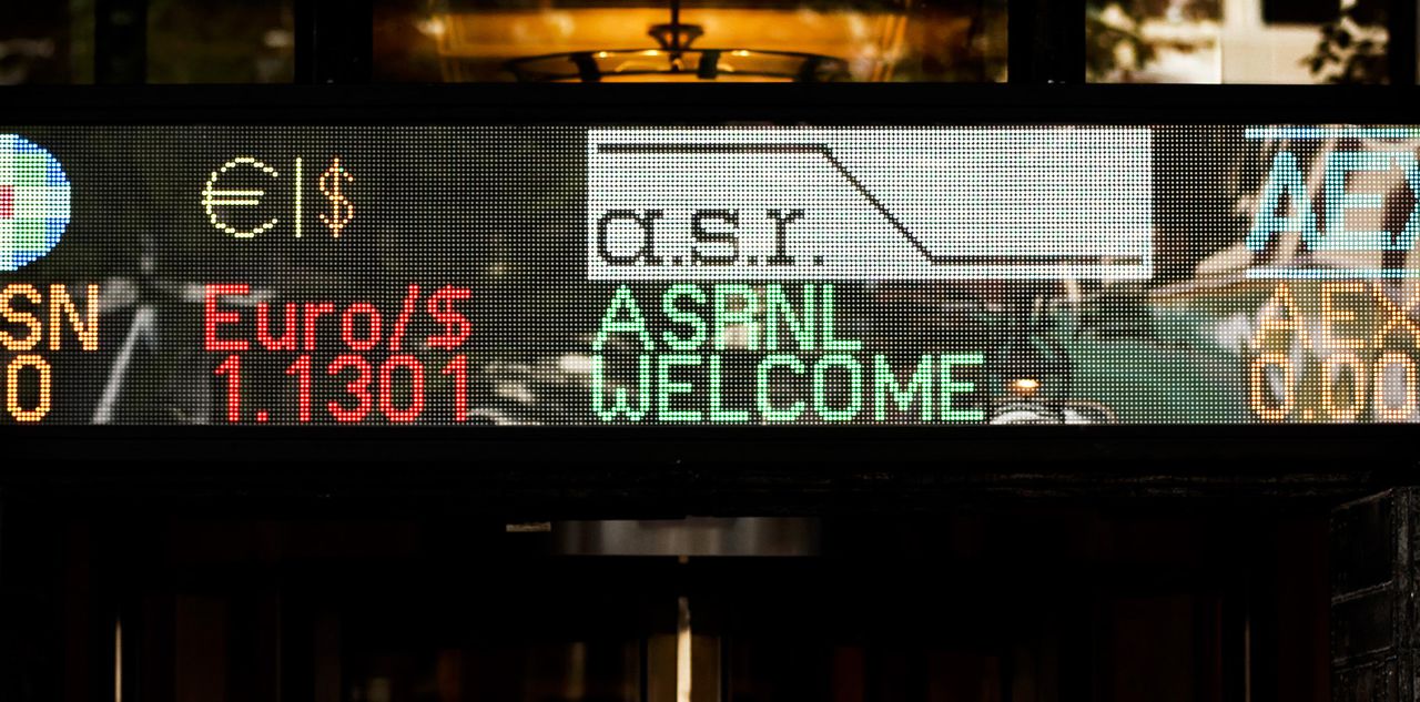 ASR wordt welkom geheten op Beursplein 5, op de dag van de beursgang.