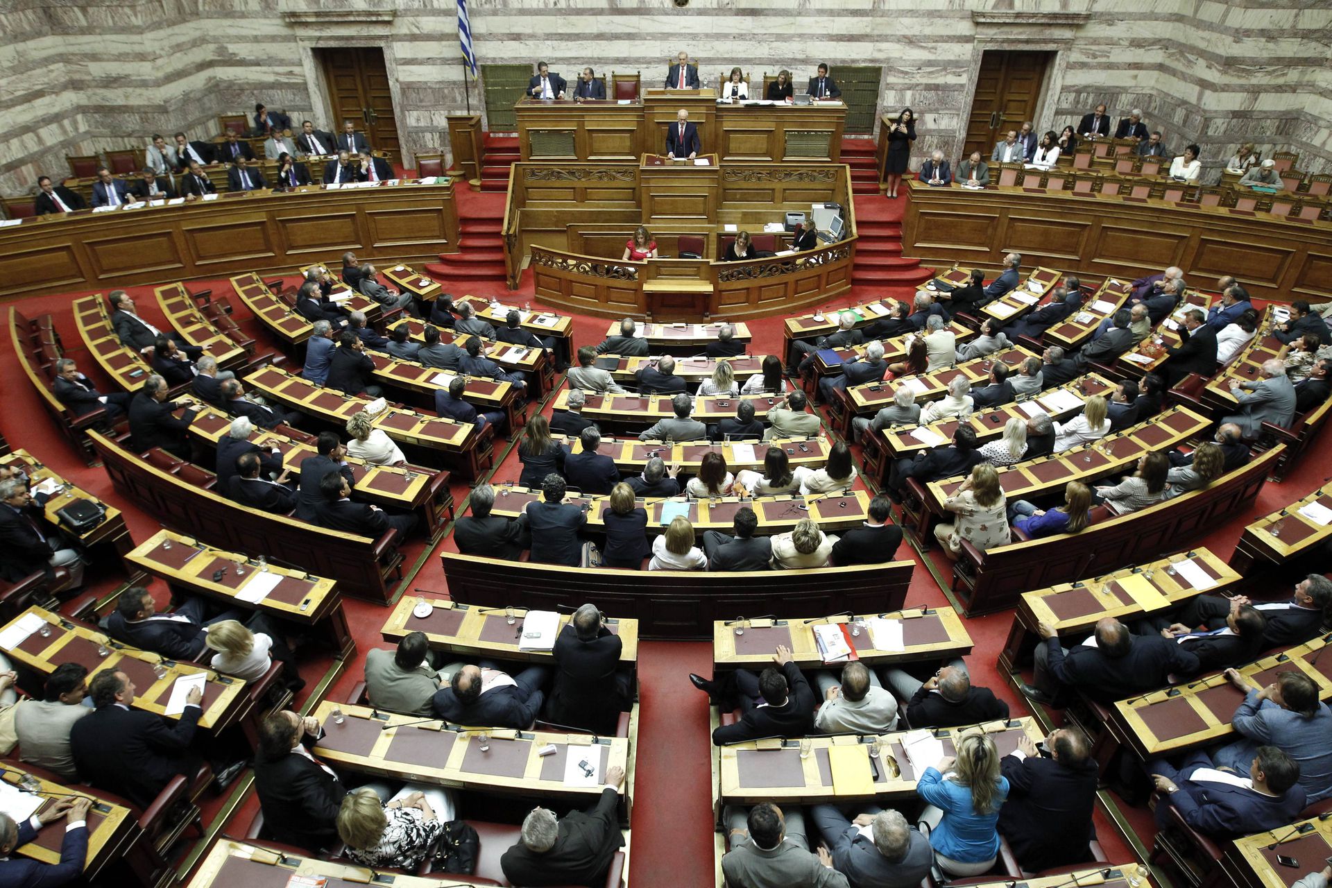 Правительство доверия это. Голосование в парламенте. Правительство Греции. Парламент Греции. Парламент голосует.