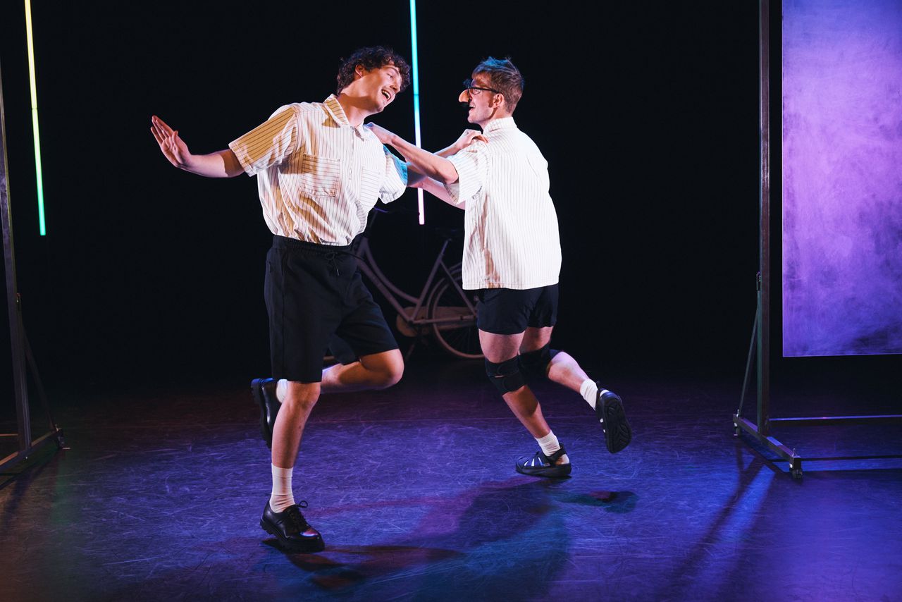 Sterk acterende BRO’S maken debuutvoorstelling over tekortschietende communicatie