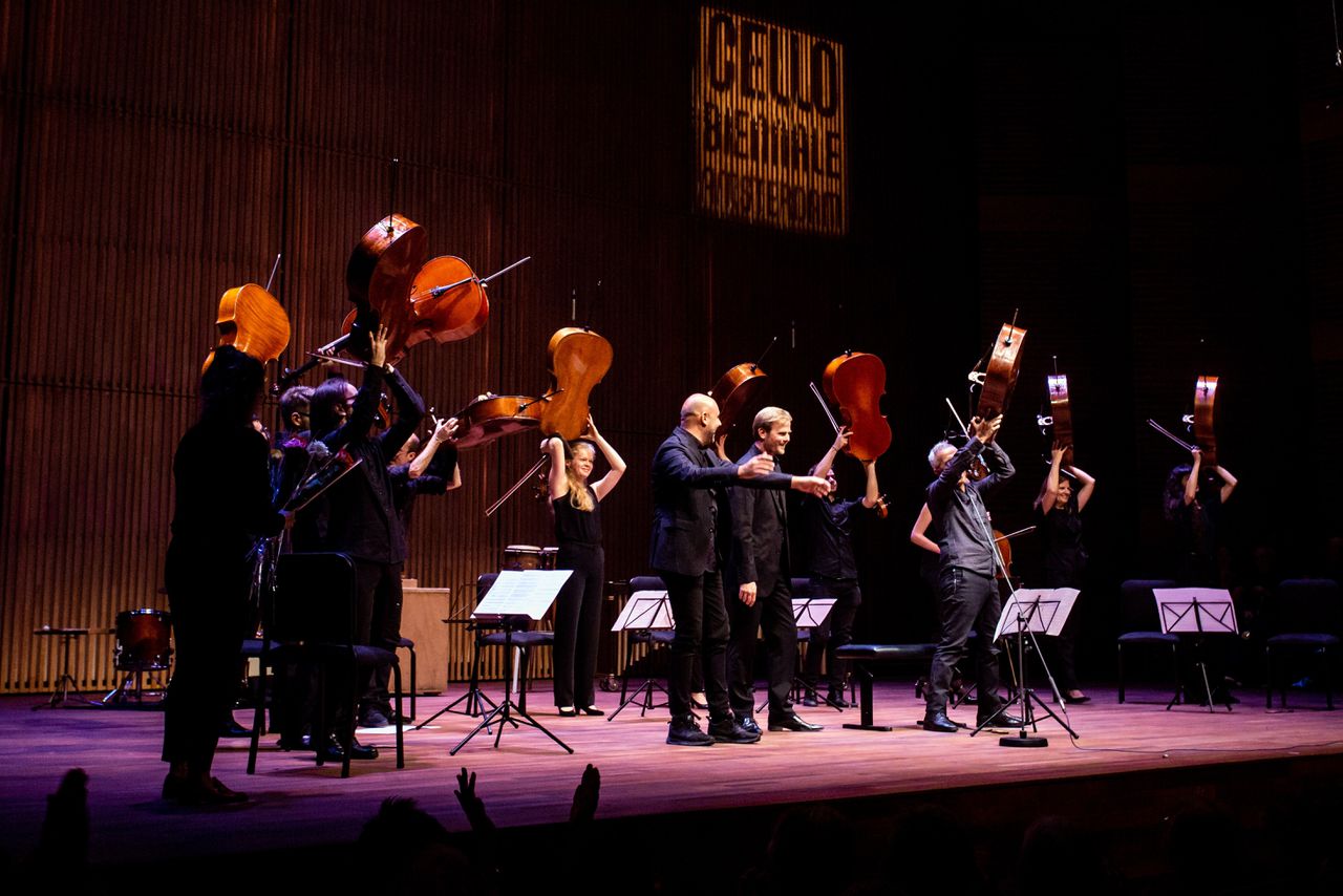 Alle cello’s in de lucht: de stemming bij de opening van de Cellobiennale donderdag in Amsterdam was opgetogen