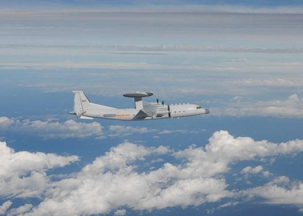 China vloog maandag met 56 militaire vliegtuigen door de Taiwanese luchtverdedigingszone.