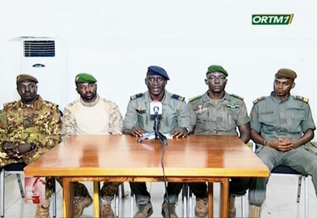 Woensdagochtend zei een woordvoerder van de militairen dat de coup nodig was omdat Mali „in chaos, anarchie en onveiligheid is vervallen”.