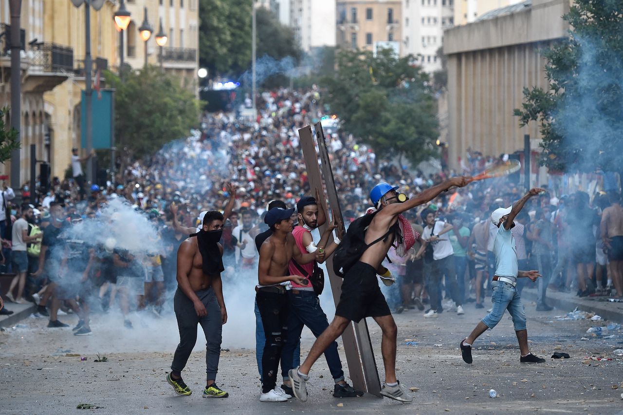 De woede van de demonstranten in Libanon is zo groot; ze lijken het over één ding eens: alleen geweld kan hun regering ten val brengen.