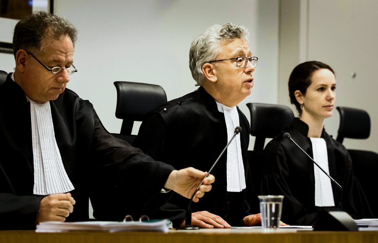 Van links naar rechts: rechter E.H.M. Druijf, voorziter S.M. van Lieshout (voorzitter) en rechter J.A. Spee in de rechtszaal van de rechtbank Midden-Nederland voor de pro forma zitting in de zaak Anne Faber.