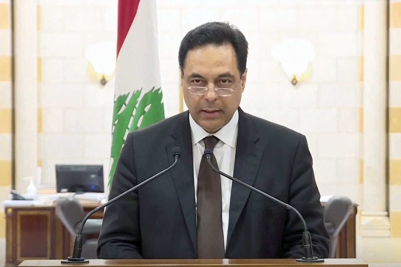 Premier Hassan Diab in zijn televisietoespraak op maandag.