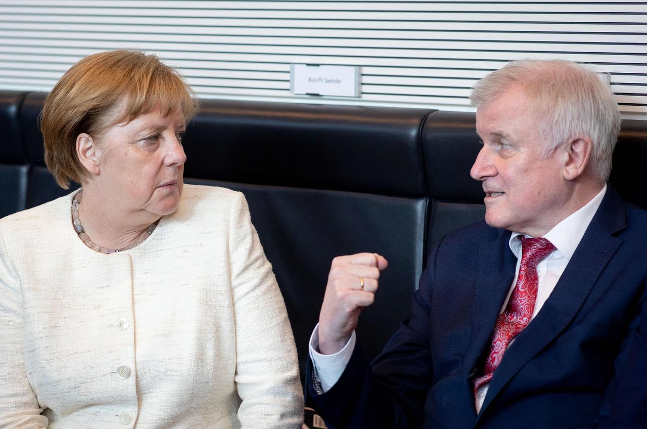 Bondskanselier Merkel (l) en binnenlandminister Seehofer, eerder deze week.