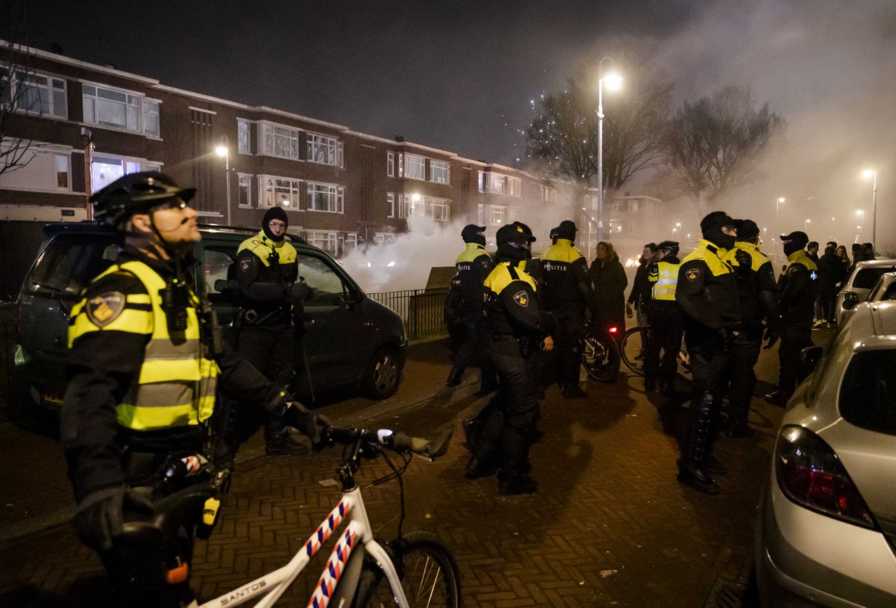 Tientallen arrestaties in grote steden tijdens nieuwjaarsnacht, vuurwerkverboden genegeerd 