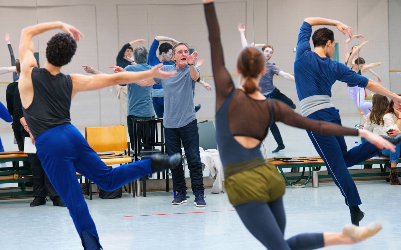 Jirí Kylián leert de dansers van Het Nationale Ballet dat het om hén draait 