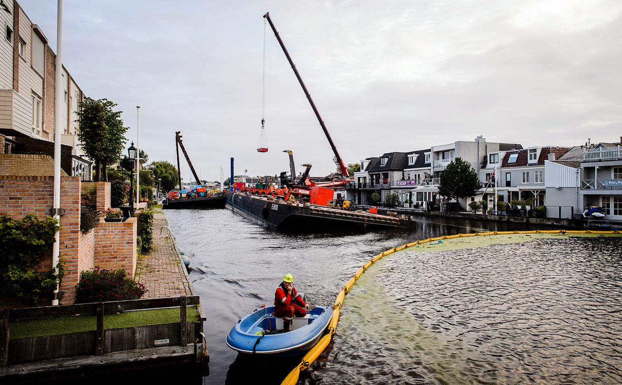 Kraanbedrijf schikt voor 175.000 euro na hijsongeval Alphen aan den Rijn 