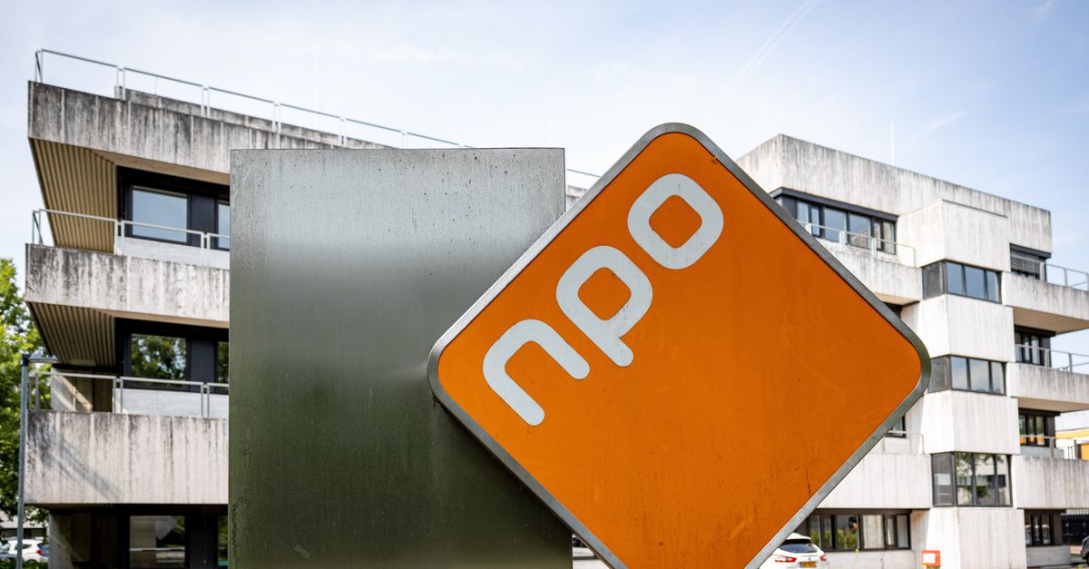 NPO-manager geschorst na sturen van een dickpic in groepsapp met collega’s