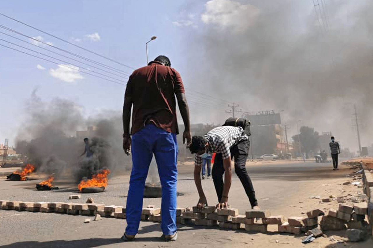 Massale protesten in Soedan, artsen melden enkele doden door ingrijpen militaire ordetroepen 