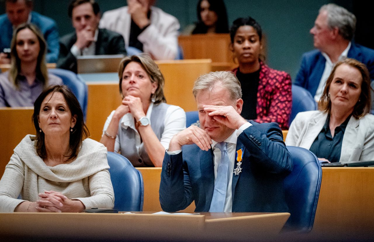 Tijdens zijn afscheid in de Tweede Kamer is niet alleen Pieter Omtzigt zelf in tranen