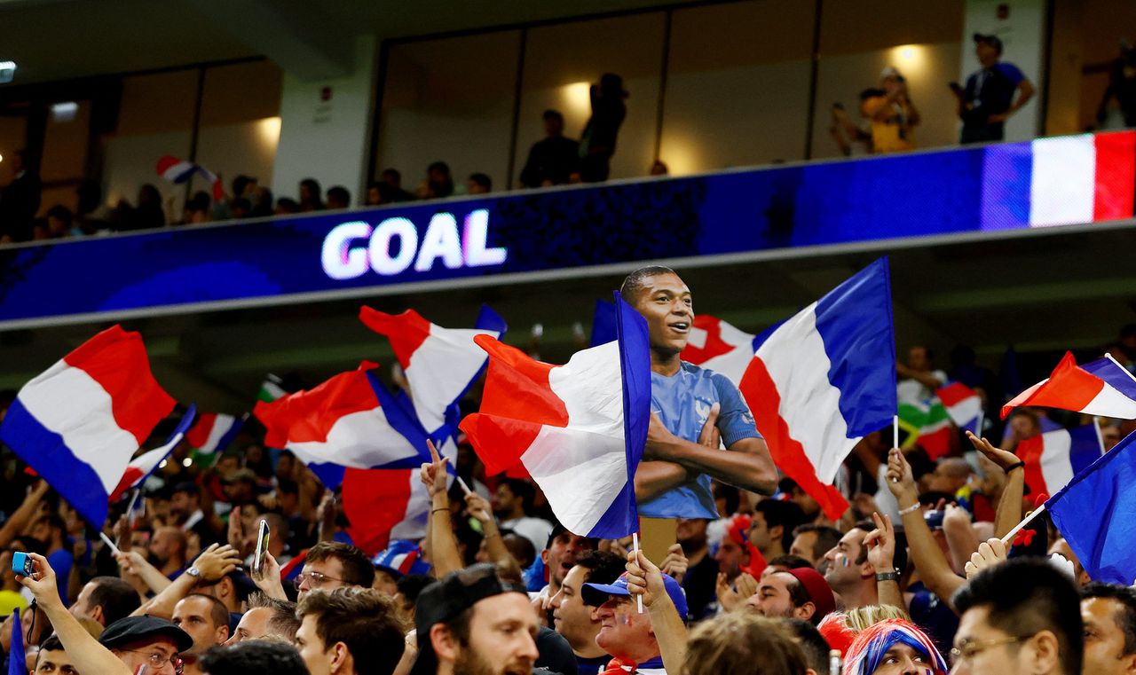 Frankrijk wint mede dankzij twee goals van sterspeler Mbappé comfortabel van Polen 