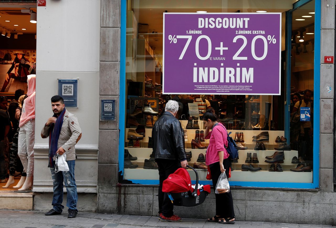 Turkije roept winkeliers op de prijzen te verlagen 