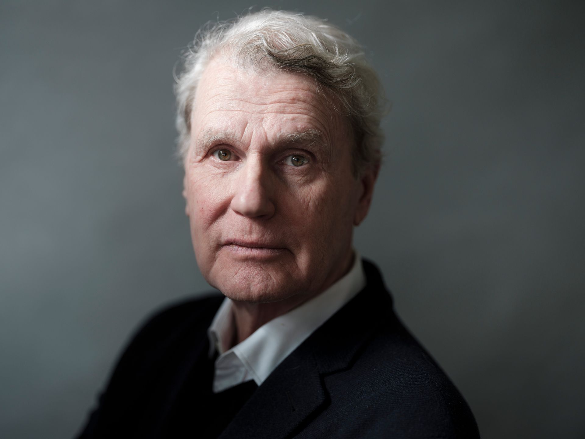 Adriaan van Dis: ‘De elite moet zichzelf niet wegcijferen’ - NRC