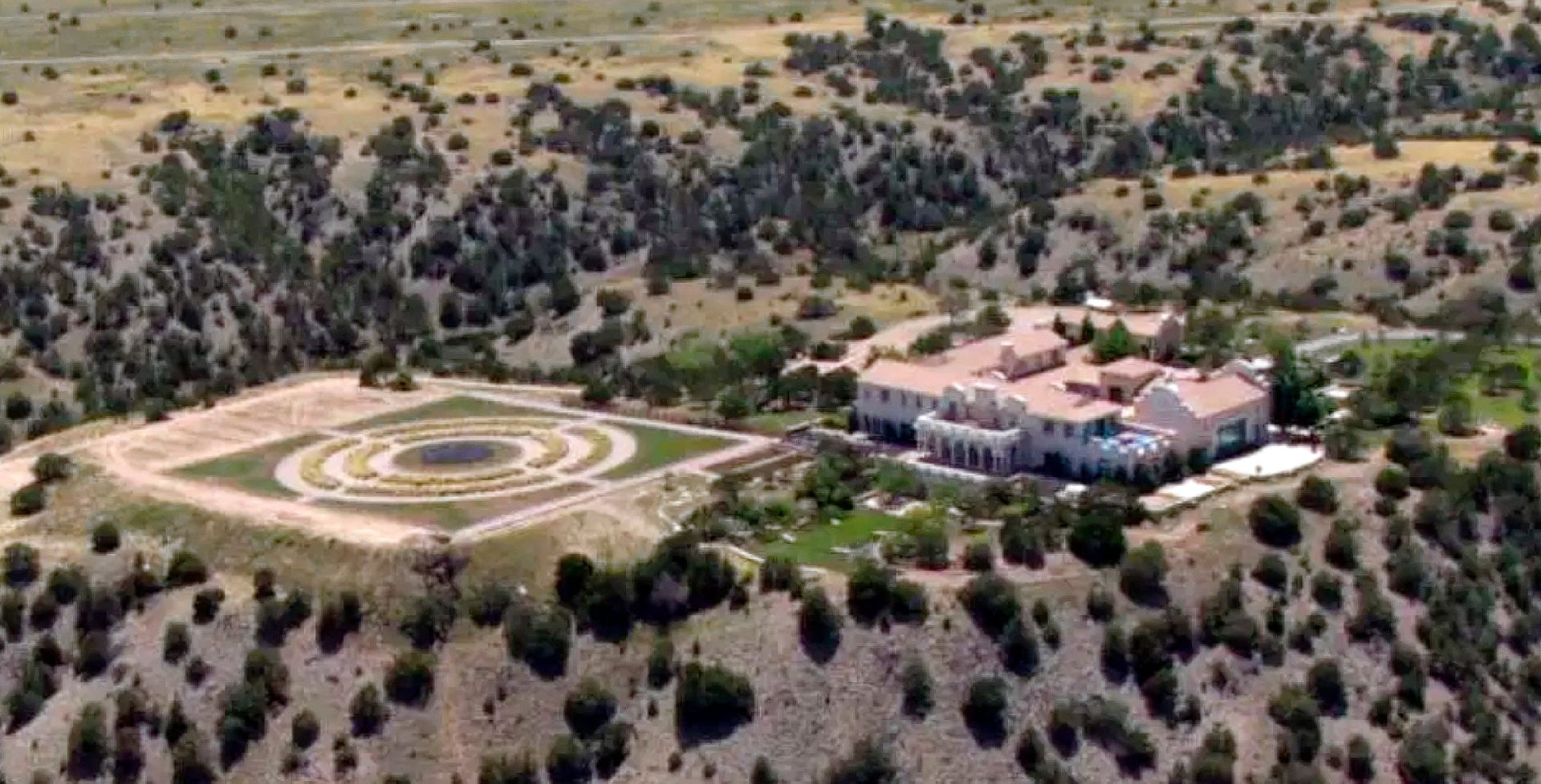 On his ranch near Santa Fe in New Mexico, Jeffrey Epstein wanted to set up a baby farm, where women would be fertilized with his seed.