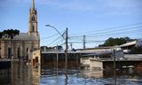 Rumah-rumah yang terendam banjir di lingkungan Rio Branco di Canoas, di negara bagian Rio Grande do Sul, di Brasil selatan.  Lebih dari 600.000 orang mengungsi karena kenaikan permukaan air. 