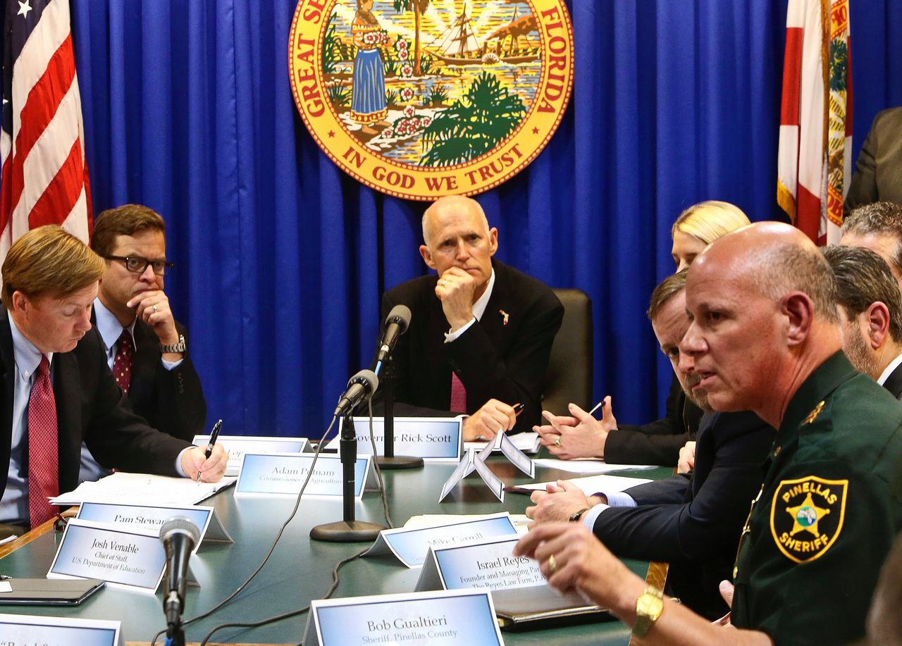 Gouverneur Florida wil agent op elke school 