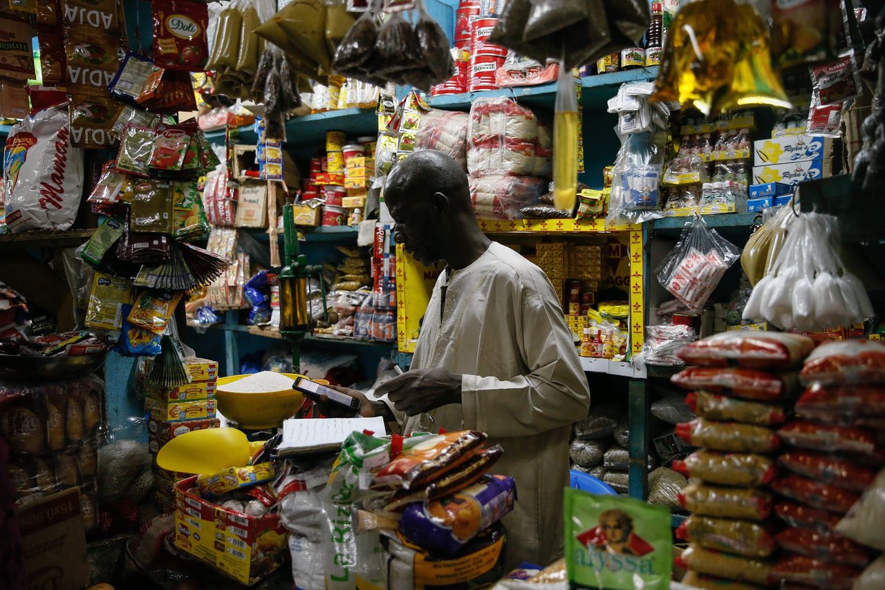Te koop in Afrika: zakjes waspoeder met ‘armoedetoeslag’ 