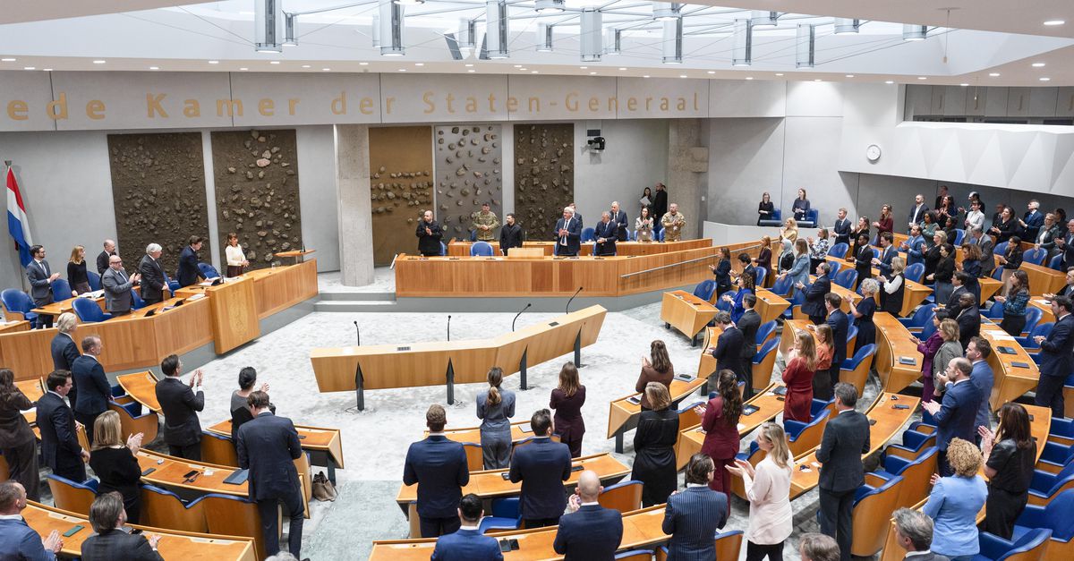 Zelensky in Nederland voor oprichting ambitieuze claimcommissie. Maar wie gaat betalen voor de Russische schade in Oekraïne?