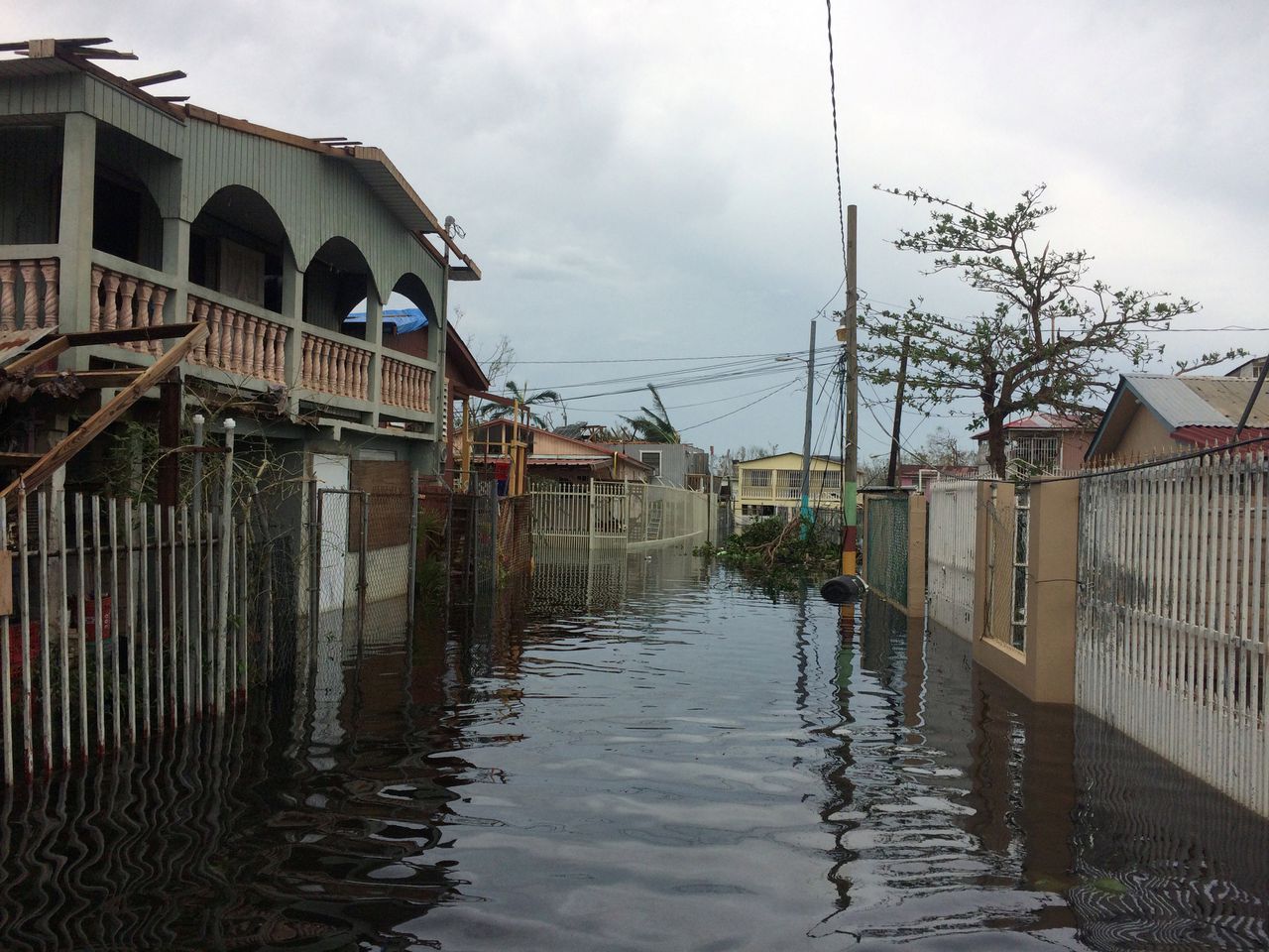 De hoofdstad San Juan van het eiland is door de orkaan veranderd in een soort Venetië.